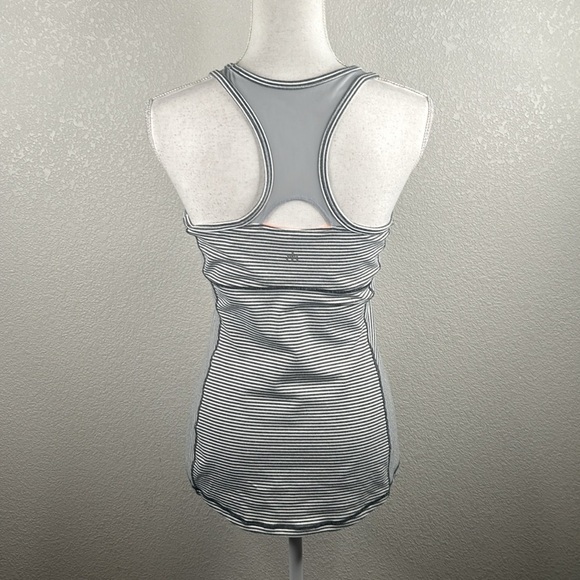 Athletic Activewear Gray & White Striped Coral Lining Workout Top Size Large - Picture 4 of 6